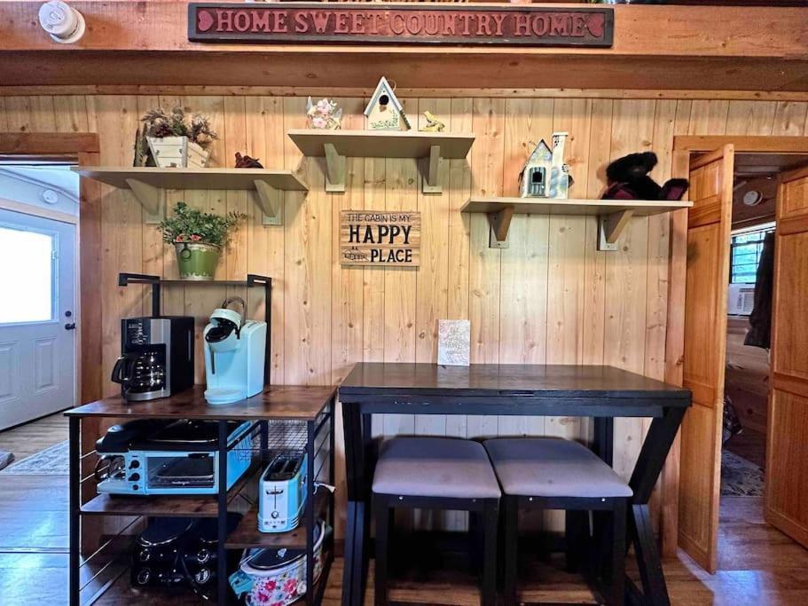 Cozy Cabin Walking Distance To Parkway! พิเจนฟอร์จ ภายนอก รูปภาพ