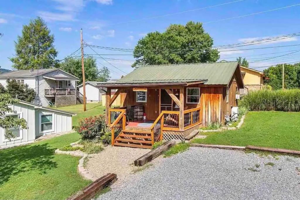 Cozy Cabin Walking Distance To Parkway! พิเจนฟอร์จ ภายนอก รูปภาพ