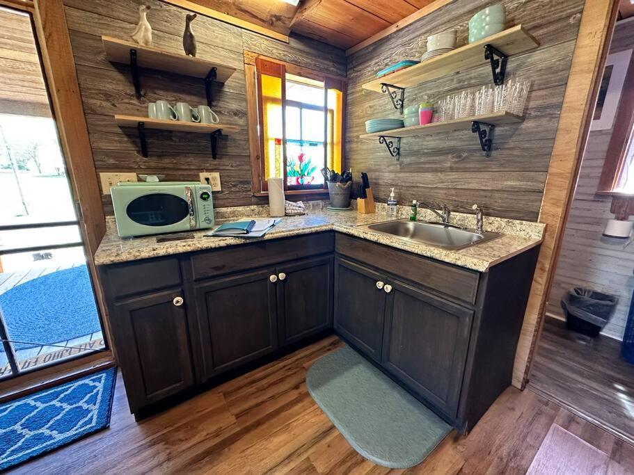 Cozy Cabin Walking Distance To Parkway! พิเจนฟอร์จ ภายนอก รูปภาพ