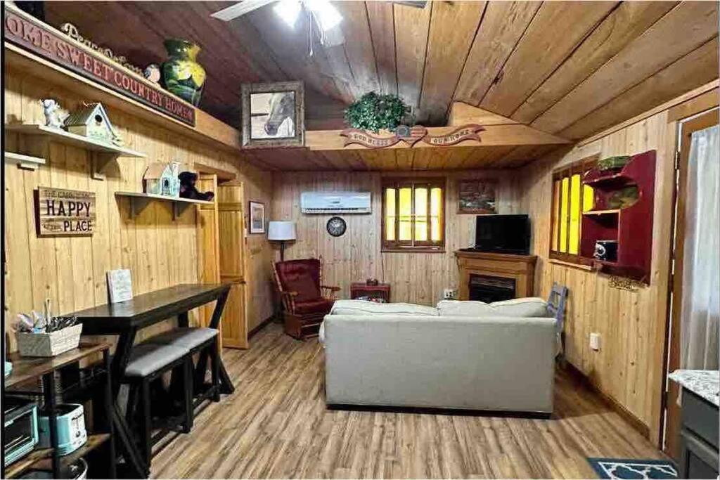 Cozy Cabin Walking Distance To Parkway! พิเจนฟอร์จ ภายนอก รูปภาพ